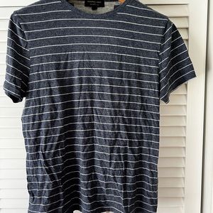 Men’s banana republic moisture wicking T-shirt size medium